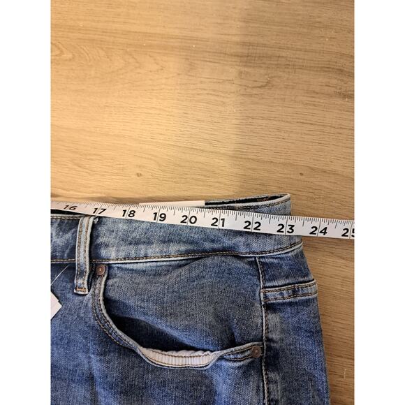 Lane Bryant NWT Women's Distressed Boyfriend Bermuda Midrise W46 - Picture 5 of 5